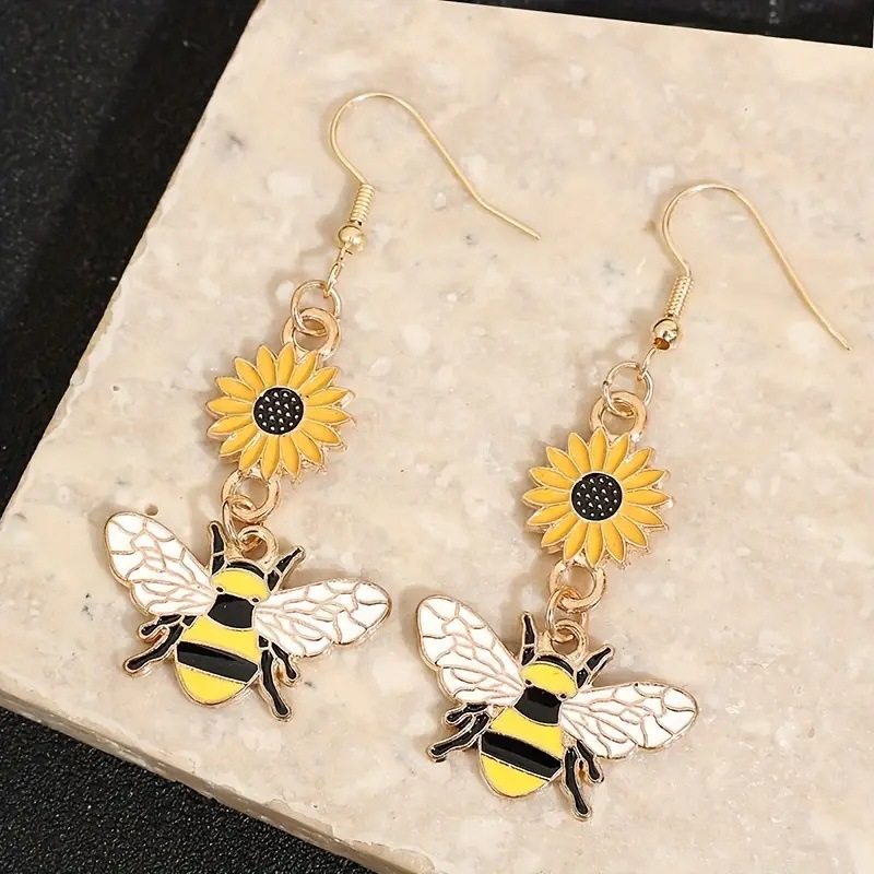 Suxin transfronterizo Europa y América de venta caliente personalidad de dibujos animados pendientes de abeja simple aleación goteo de aceite margarita flores pendientes para mujeres