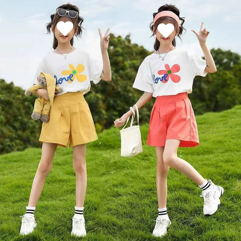 Летний комплект для девочек: новый детский набор с короткими рукавами и шортами для старших детей, спортивный двухкомпонентный комплект, модная стильная одежда для малышек.