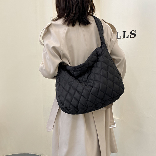 Autumn and winter 2024 new shoulder bag women's cloud pleated casual personality large-capacity cotton bag crossbody bag commuting