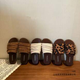 ��ʽ���cһ����Ů���⴩ƽ�׷����ȼ�ɳ������Ь�ļ�ŮЬ¶ֺ���y
