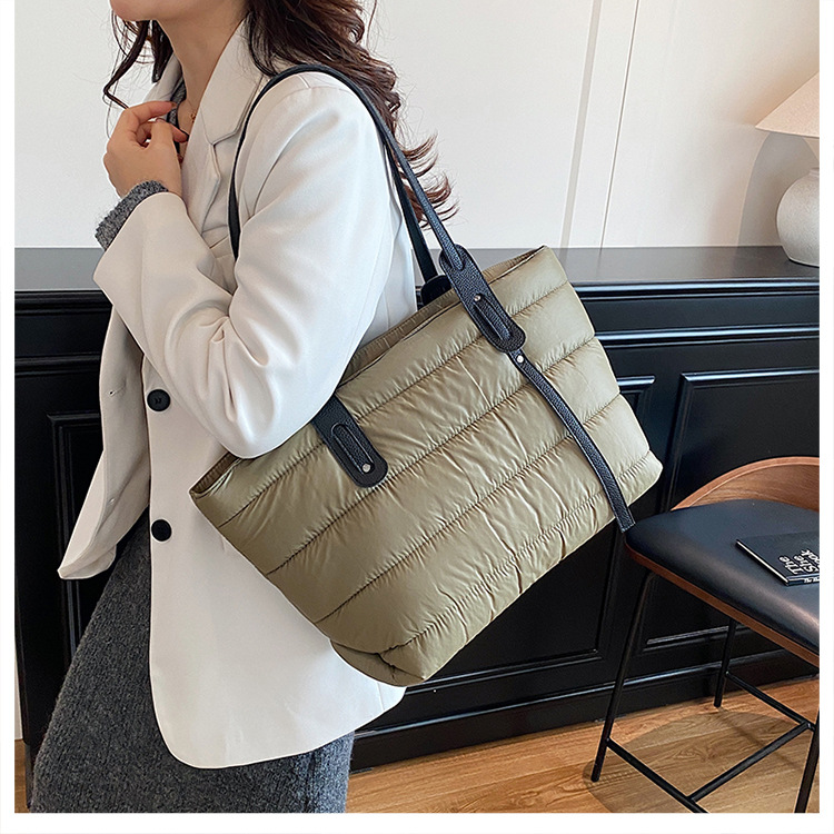 Große Kapazität Cross-Border Baumwoll-Steppjacken-Tasche modische vielseitige leichte Tragetasche Weltraum-Baumwoll-Freizeit-Pendelrucksack Umhängetasche Handtasche