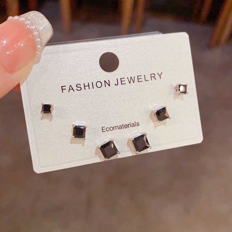 Pendientes cortos con microincrustaciones de circonita para cabello corto, estilo coreano y japonés, modernos y versátiles, juego de tres piezas de pendientes sencillos para mujer.