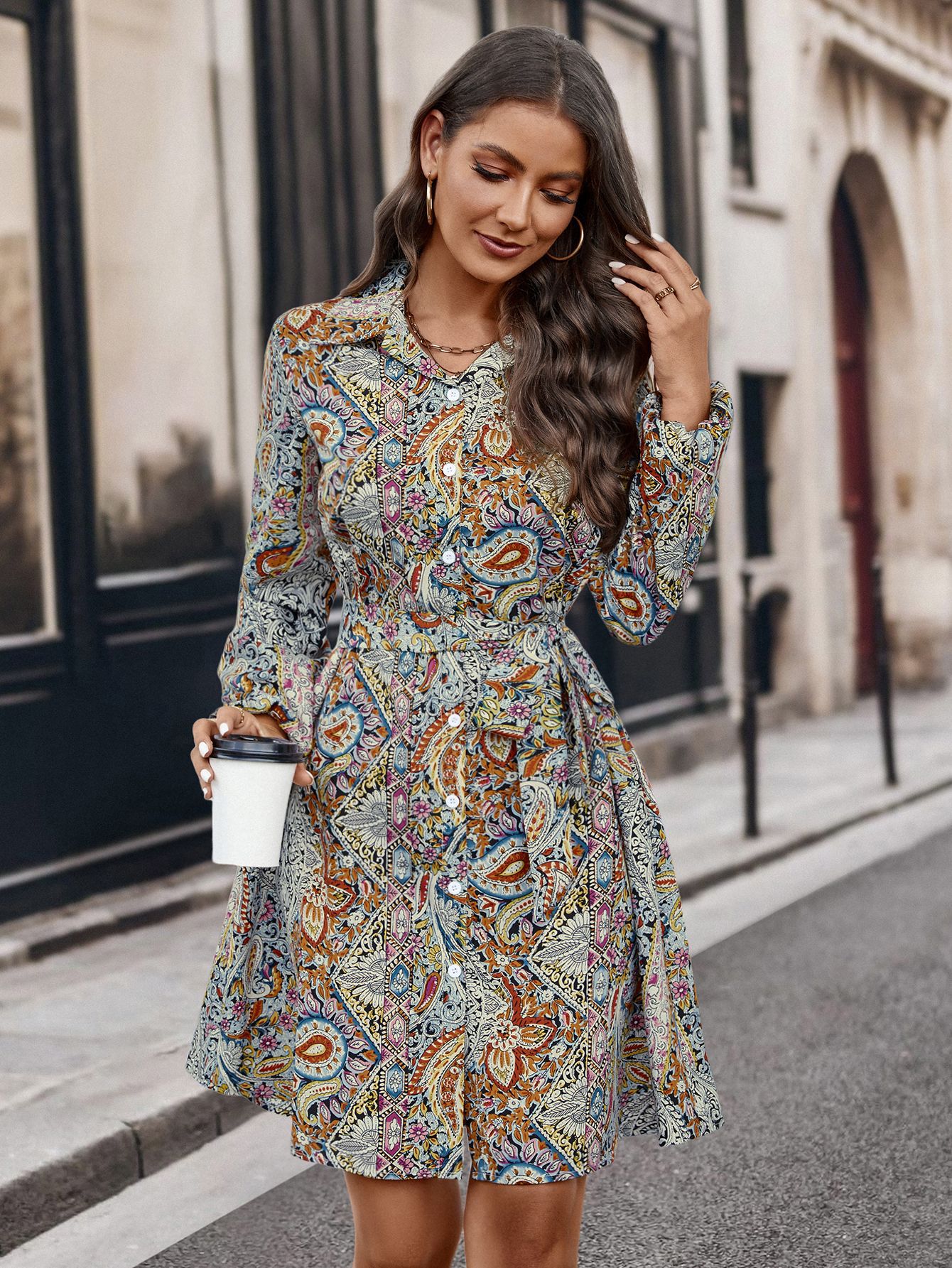 Les femmes vendent des chemises et des robes imprimées à manches longues_voghion.com