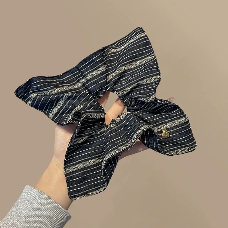 180 черный полосатый квадратный шарф