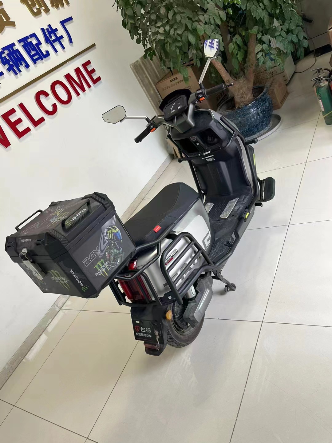 Electric car storage box motorcycle takeaway tail box battery car trunk large large capacity thick durable universal