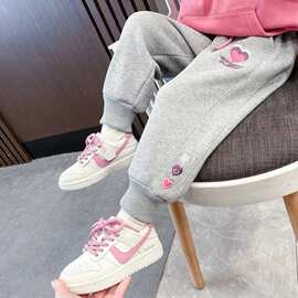 女童裤子秋冬薄款2024新款刺小绣爱心休闲裤儿童女宝宝百搭束脚裤