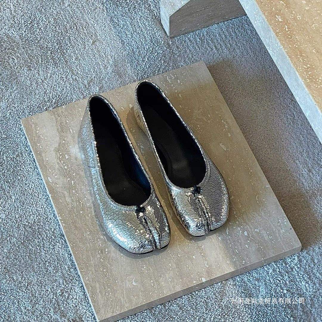 Silver Pig's Trotter Split-Toe Shoes for Women with Small Inner Height, Flat-Soled Shallow-Mouth Ballet Shoes