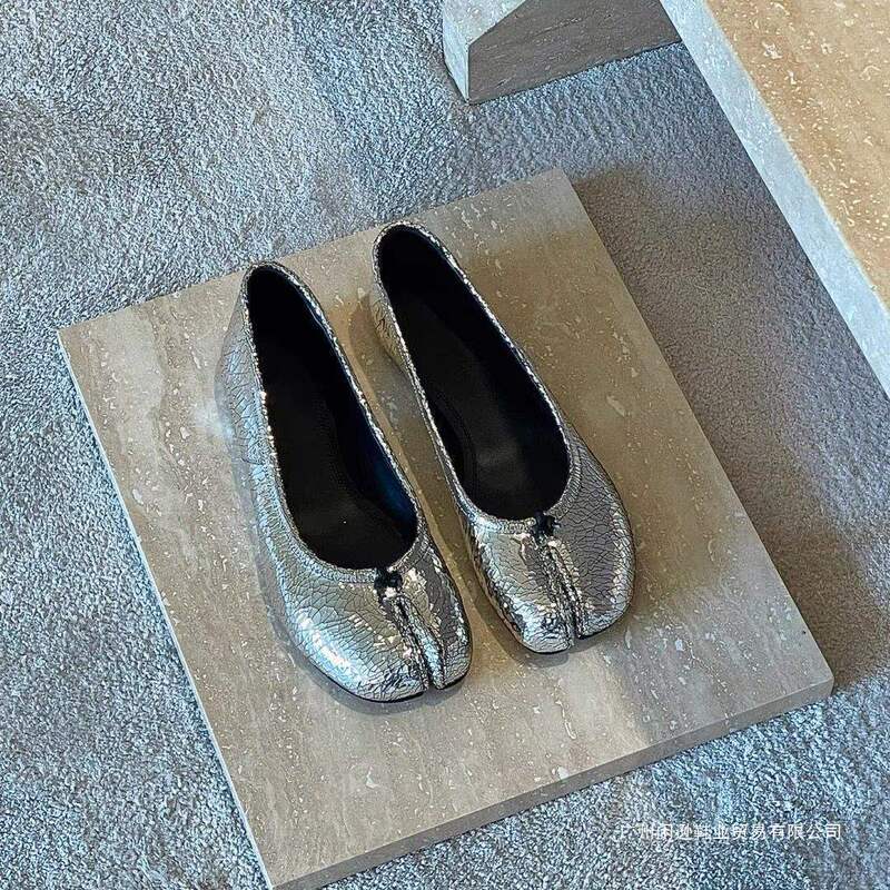 Silver Pig's Trotter Split-Toe Shoes for Women with Small Inner Height, Flat-Soled Shallow-Mouth Ballet Shoes