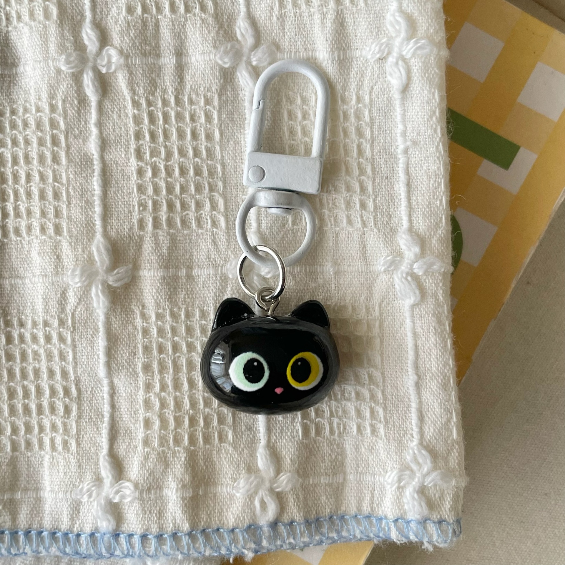 Llavero de Gato con Expresiones de Resina para Mochilas image 8