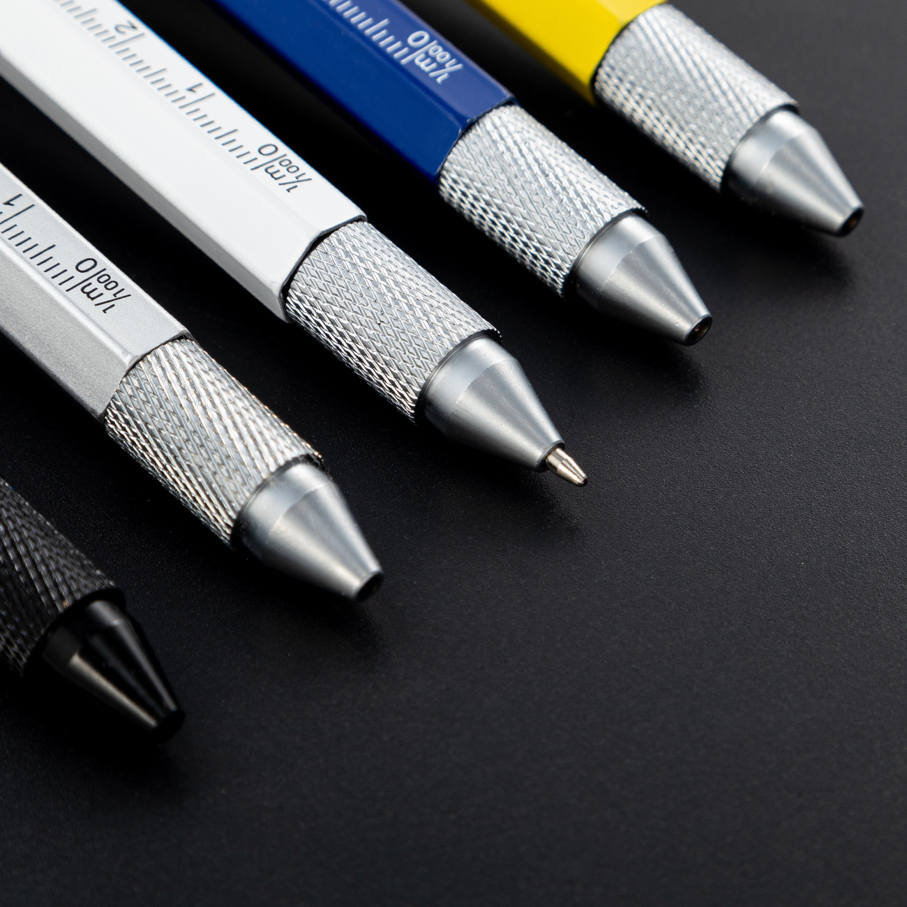 herramienta multifuncional con lámpara lápiz de nueve en uno nivelación escala lápiz de pantalla táctil destornillador de doble cabeza lápiz de bola metálica