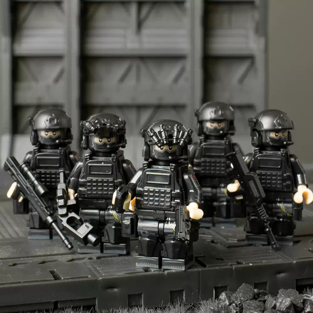 中国の積み木の軍事人の子の兵士の特殊兵の警察の小さい人形の子供の益智は男の子のおもちゃのジグソーパズルを詰めます。