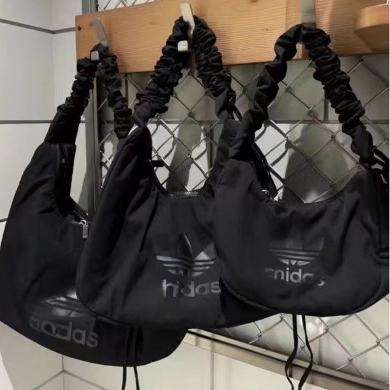 New Style Women's Single-Shoulder Crossbody Bag, Fashionable Pleated Dumpling Bag, Cloud-Shaped Underarm Bag, Mobile Phone Bag, Essential Travel Sports Bag New Style Women's Single-Shoulder Crossbody Bag, Fashionable Pleated Dumpling Bag, Cloud-Shaped Underarm Bag, Mobile Phone Bag, Essential Travel Sports Bag