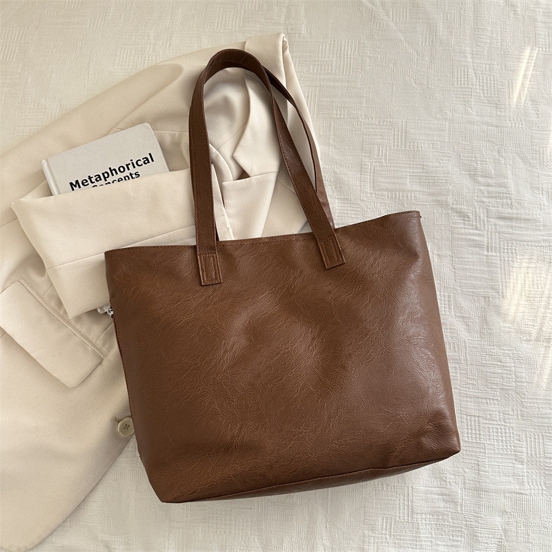 Bolsa de hombro casual para mujeres 2024 nueva moda para el trabajo en clase, bolsas de ocio de viaje, gran capacidad, bolsas de gran tamaño simples