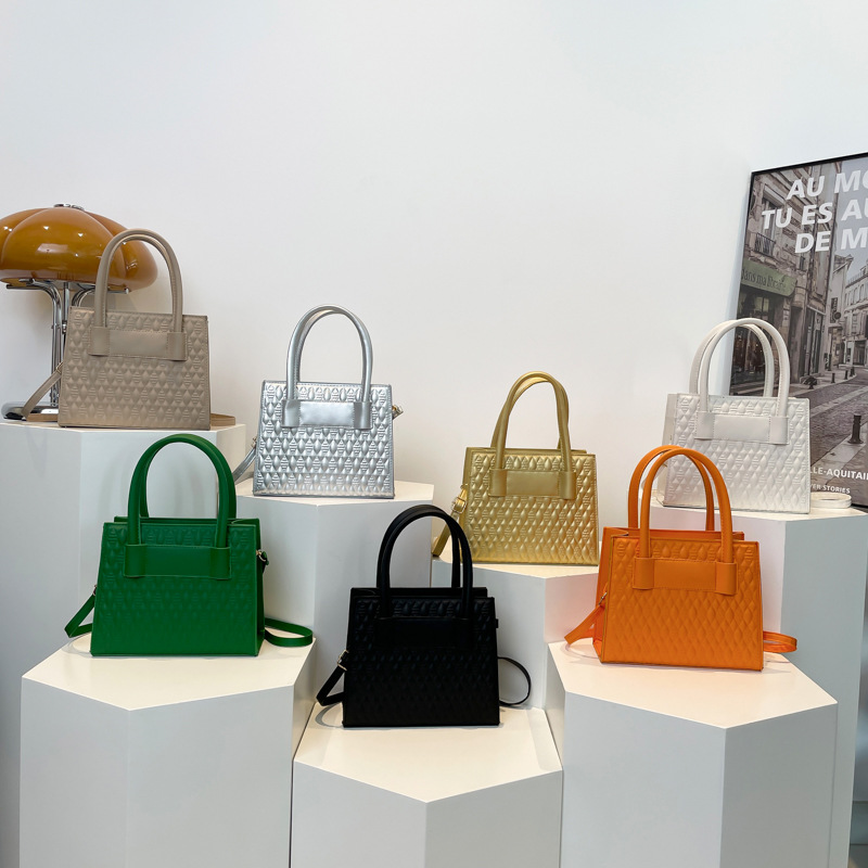 Leisure for women 2024 new item, niche simple diamond grid handbag, fashionable and popular single shoulder crossbody_voghion.com