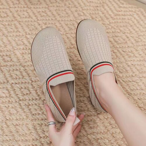 Spring and Autumn new style non-slip slip-on soft-soled mom's shoes fashionable fly-knit breathable versatile lazy shoes for women
