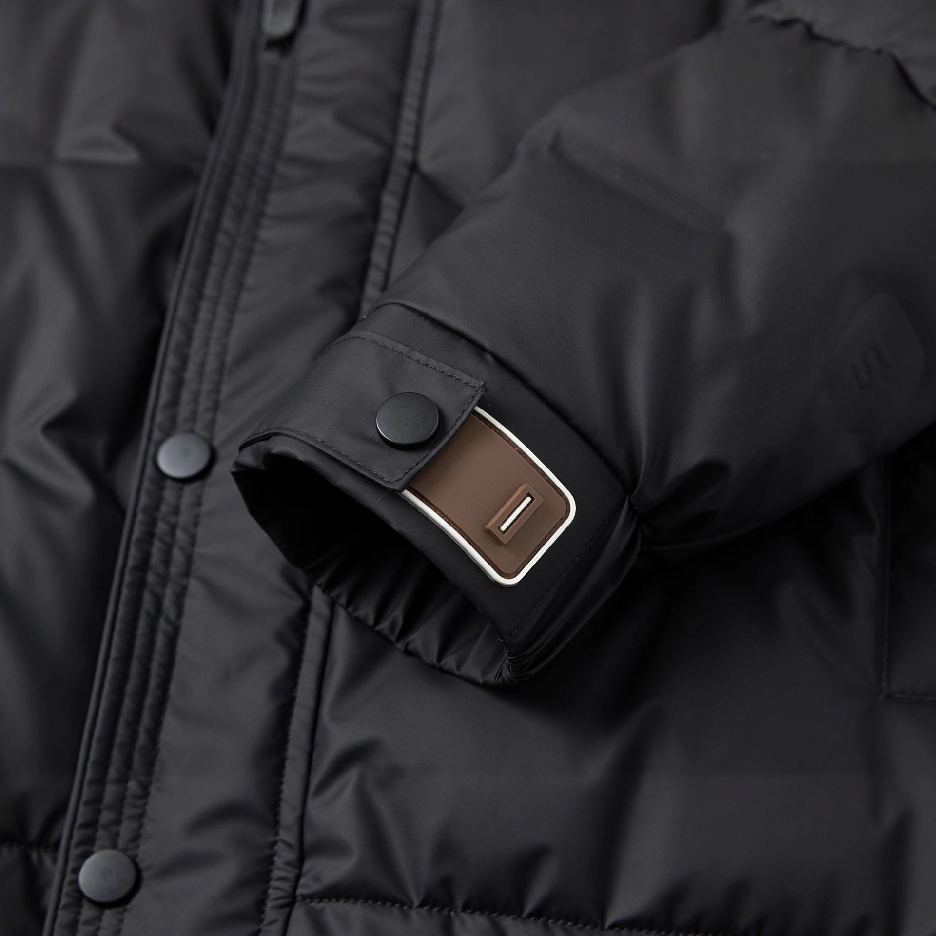 Chaqueta de plumón ligera y delgada, ropa de invierno para hombres, nuevo cuello corto relajado, chaqueta de plumón para hombres de mediana edad.