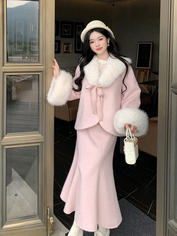 樱雪春祈 冬装新年战袍气质小香风毛领呢外套鱼尾半身裙毛呢套装