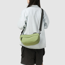 单肩包男款ins风饺子包挎包时尚男女同款日式小包女简约潮斜挎包