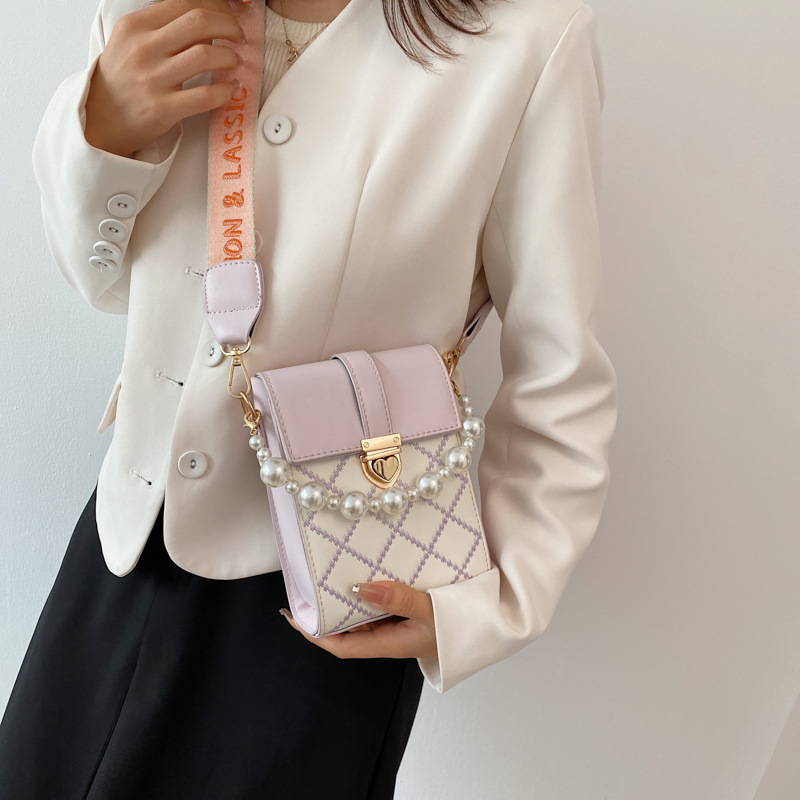 Wholesale Fashion Pearl Chain Plaid Messenger Small Square Bag Nihaojewelry display picture 1