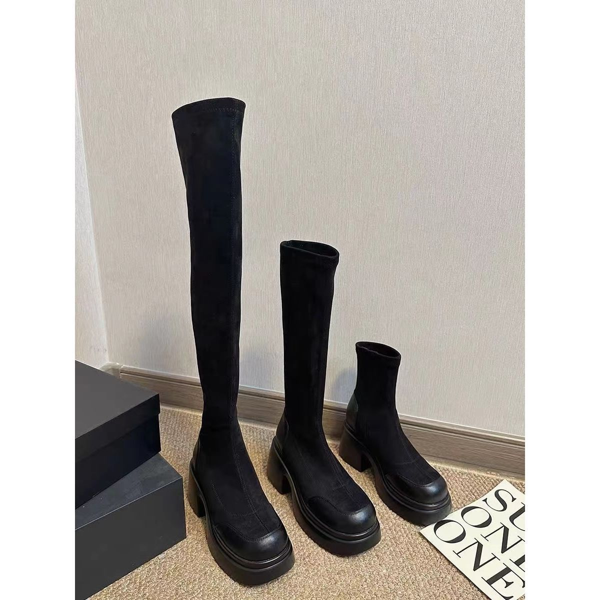 背が高くてやせている弾力性があります。やせているブーツが高くなります。