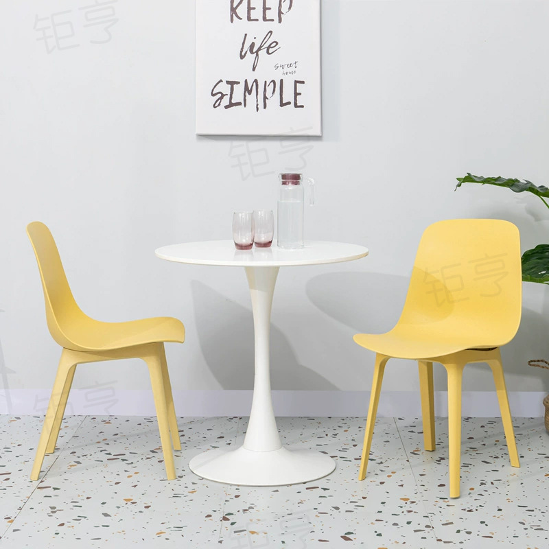 Foshan fábrica nórdica Silla de comedor simple Eames silla de plástico moda cafetería leche tienda de té Silla de ocio al por mayor