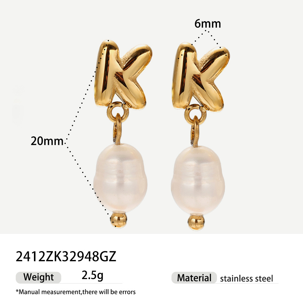 Alta europa y americana de acero inoxidable pendientes de perlas de alta calidad nicho simple joyería de acero de titanio letras pendientes de oro y plata mujeres