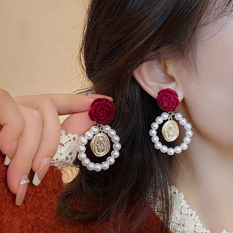 Small design red elegant retro sophisticated earrings