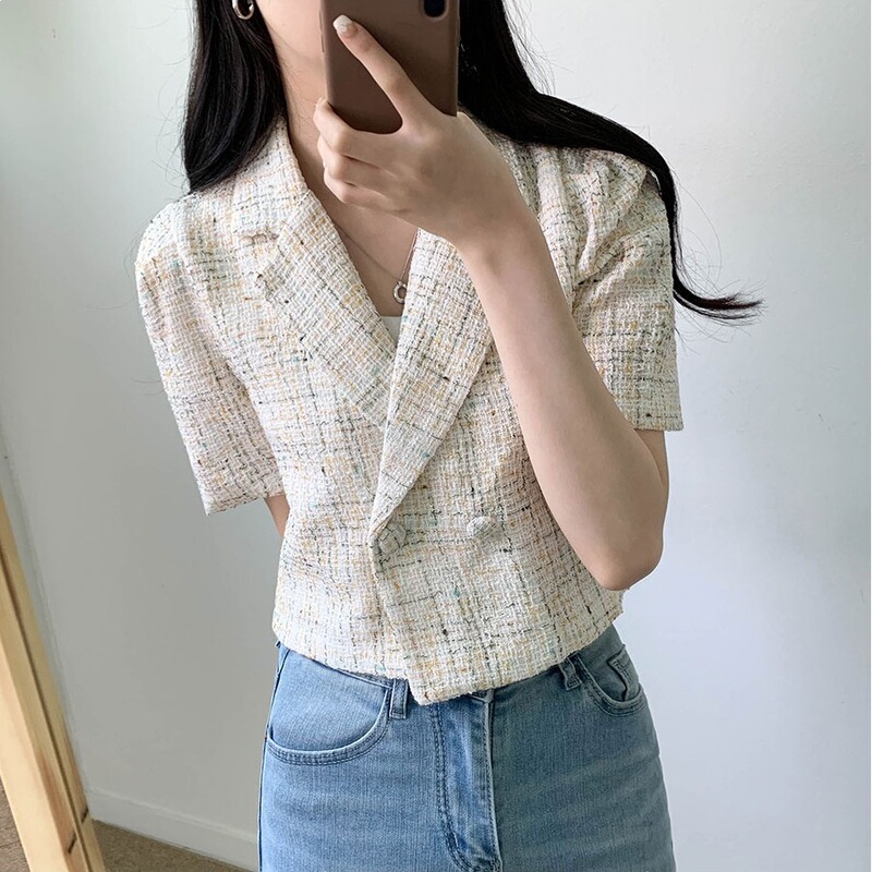 Korean Chic Style Tweed Short Jacket for Women with a Chanel-Inspired Suit Collar, Double-Breasted Two-Button Design, and Loose Puff Sleeves Korean Chic Style Tweed Short Jacket for Women with a Chanel-Inspired Suit Collar, Double-Breasted Two-Button Design, and Loose Puff Sleeves