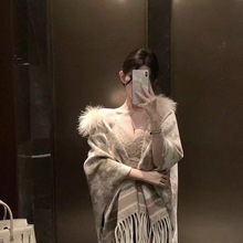 秋冬新款京圈女主温柔米驼拼接貉子毛领披肩2025斗篷毛毛大衣女