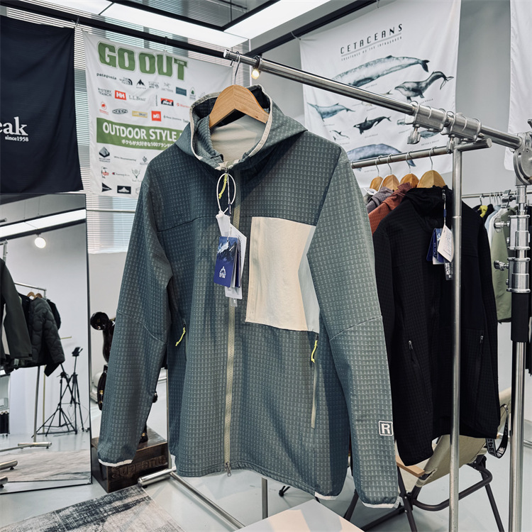 P Tower Replacement Three-Dimensional Checkered Velvet Temperature-Locking Breathable Unisex Outdoor Mountain Soft Shell Hooded Jacket