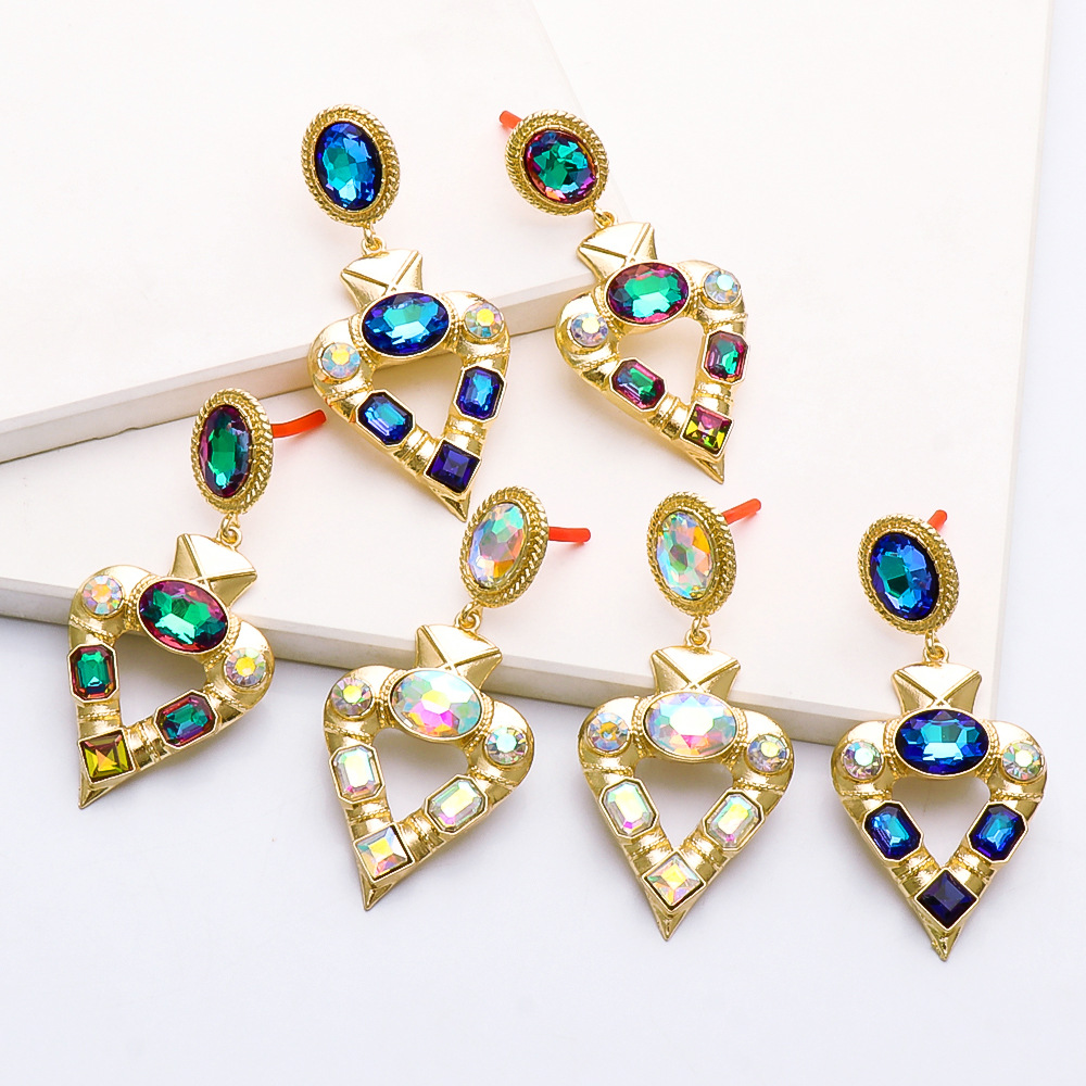 Fashion Diamond-studded Geometric Heart-shaped Earrings display picture 13