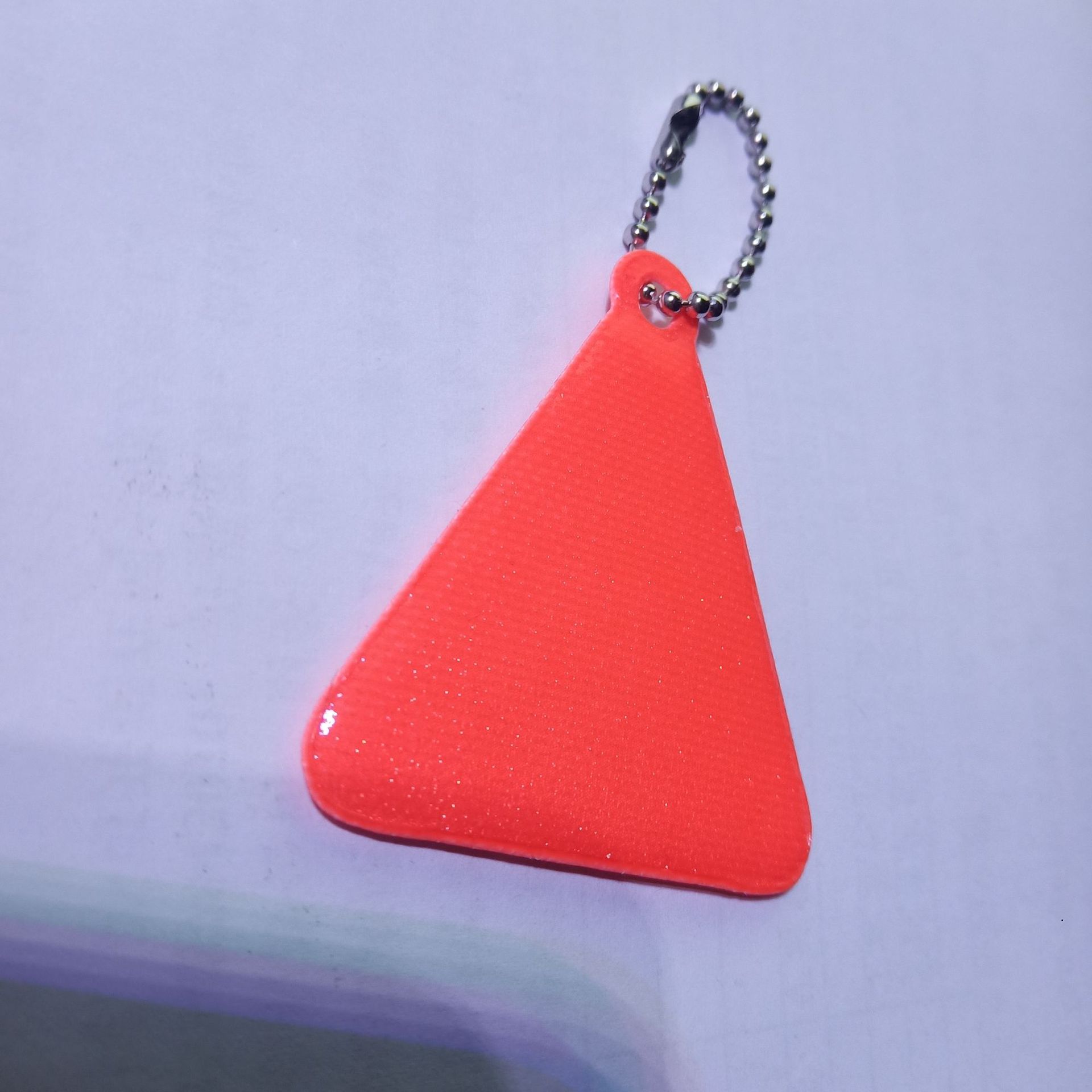 Estrictamente seleccionado 5 cm sonriente estrella de cinco puntas fútbol mariposa colgante reflectante pvc noche llavero mochila colgante