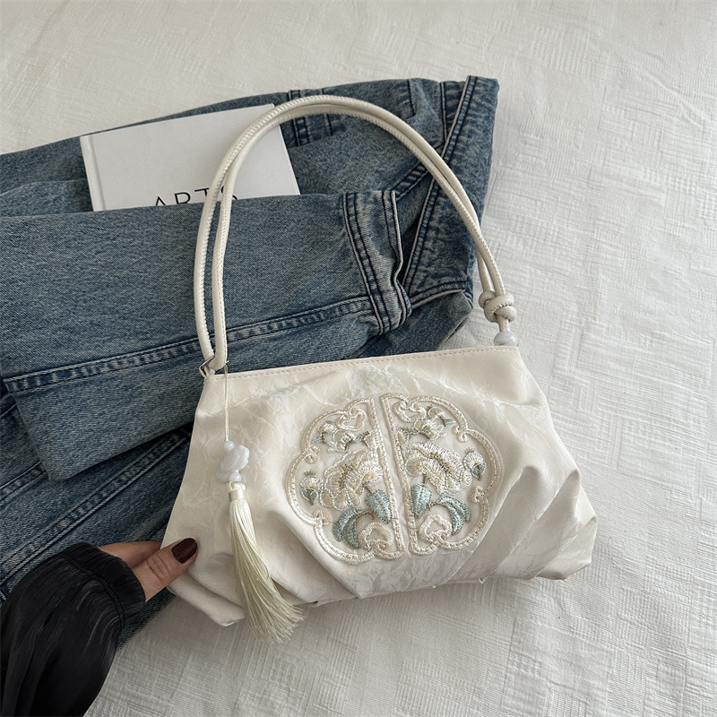Nueva bolsa china con cuentas para mujeres 2024 nuevo verano exterior versátil viaje al trabajo mochila de hombro