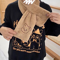 韓国insかわいいアルファベット熊頭マフラー学生少女ベルベットは秋冬保温交差マフラーを厚くした