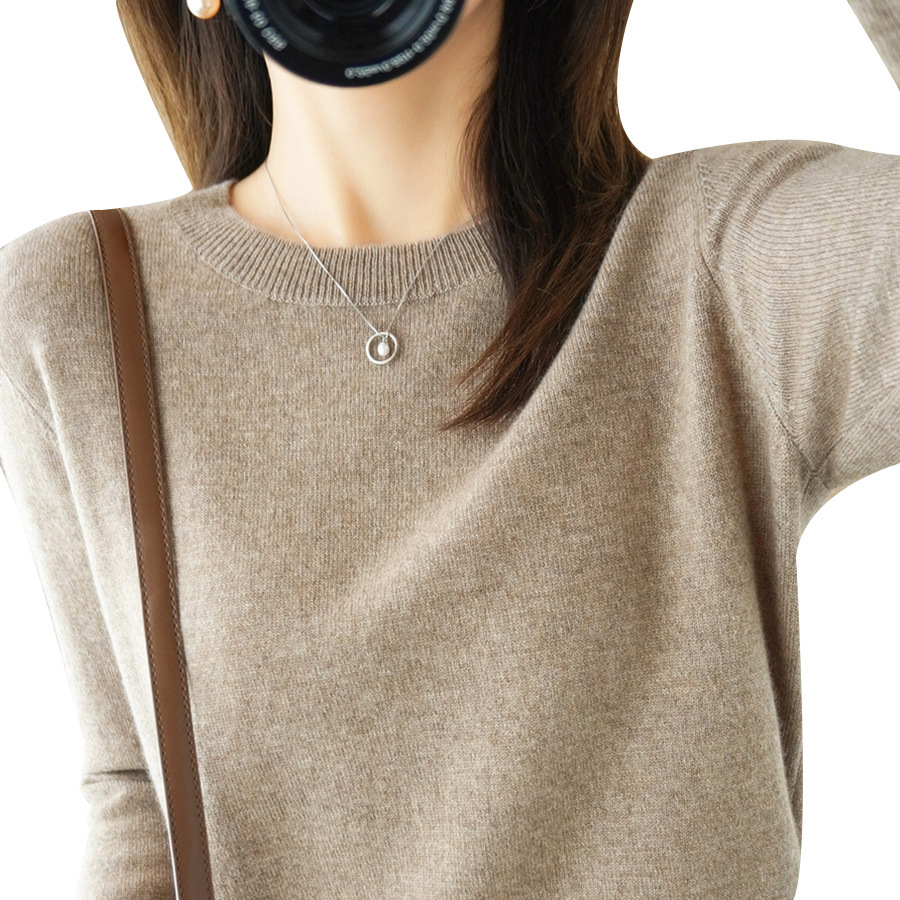 Suéter de cuello redondo para mujer, otoño/invierno 22, tejido de punto, color sólido, manga larga, estilo fino, capa base corta, moderno y versátil. image 6