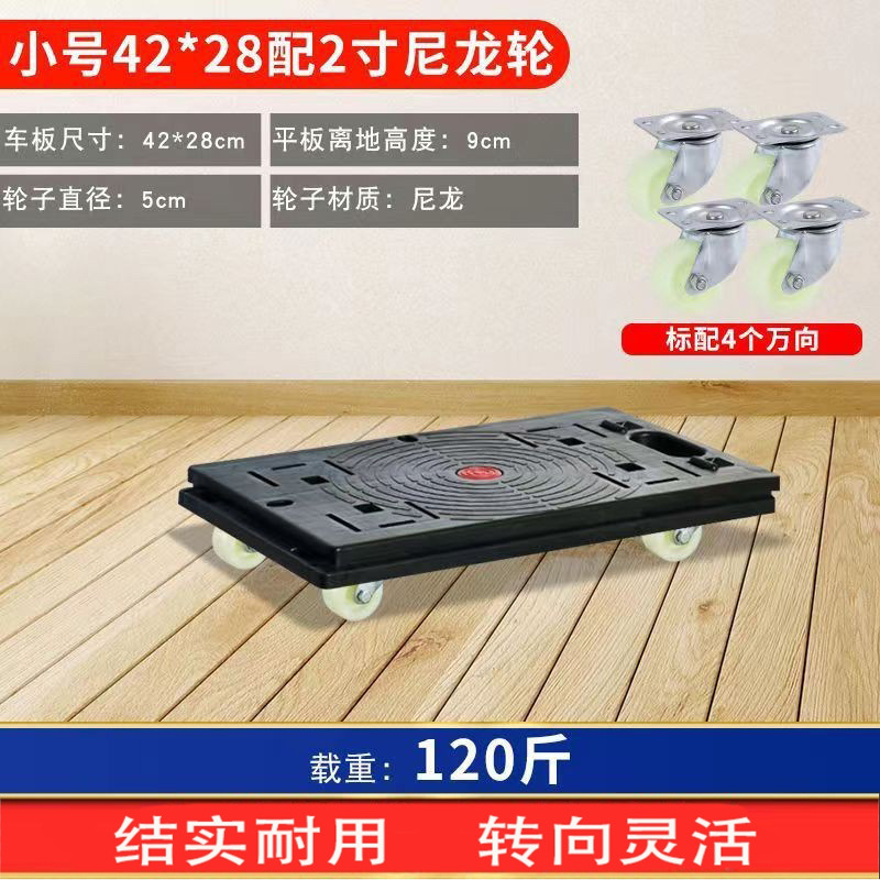 亀の車の台車はトラックのワゴンの手押し車を引っ張ります。