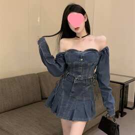 小个子辣妹牛仔套装女春新款时尚设计感露肩抽绳上衣百褶短裙