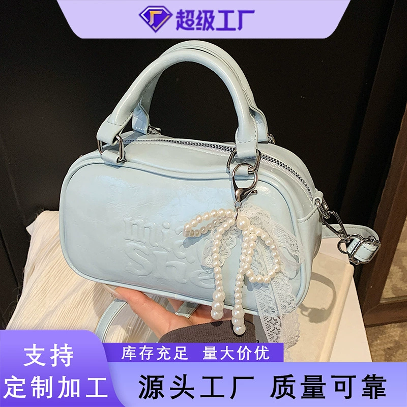 Повседневная минималистская текстура 2025 весна новый нишевой дизайн модный тренд дамы на плечо сумка небольшая квадратная сумка