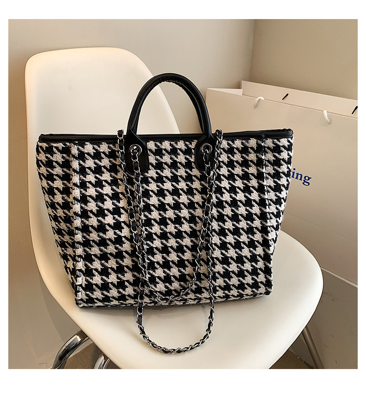 High-grade Chain Shoulder Large Capacity Tote Bag 2021 New Bags Women's Commuter Houndstooth Portable Big Bag display picture 9