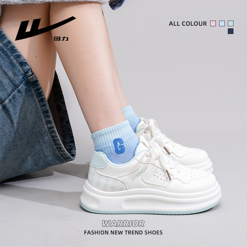 Huili nuevo tipo de zapatos de skate de moda de suela gruesa, pequeños zapatos frescos casuales de alto valor de belleza, zapatos blancos de color sólido, zapatos de mujer de estilo universitario