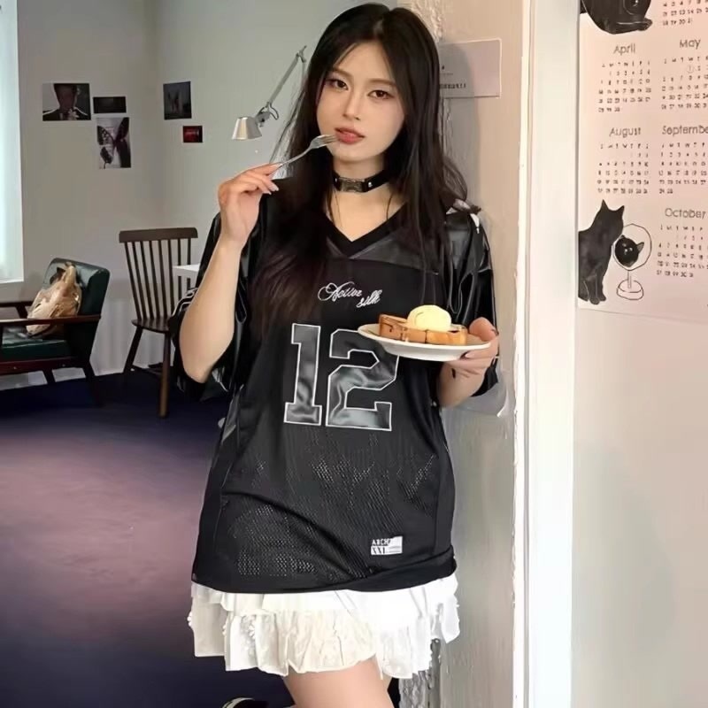 2025 アメリカンレトロ V ネックメッシュ通気性速乾性スポーツジャージ女性の夏のルーズ半袖 T シャツトップ服|undefined