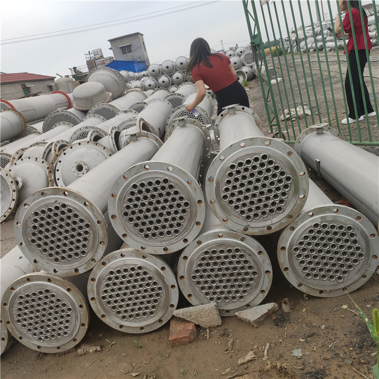 供应二手冷凝器  列管式换热设备  化工真空换热设备