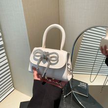 insС����ʽ�|�а���Ů2025�ļ��¿�����YС�������μ�б���