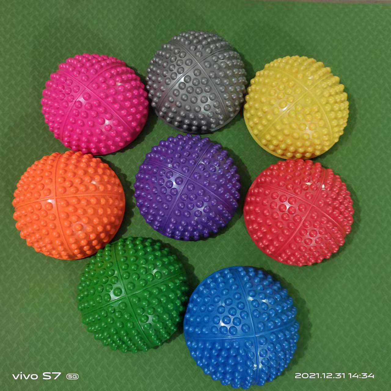 Wholesale children's sensory training durian pineapple grape maze semicircle cross the river stone roller skating balance pad training