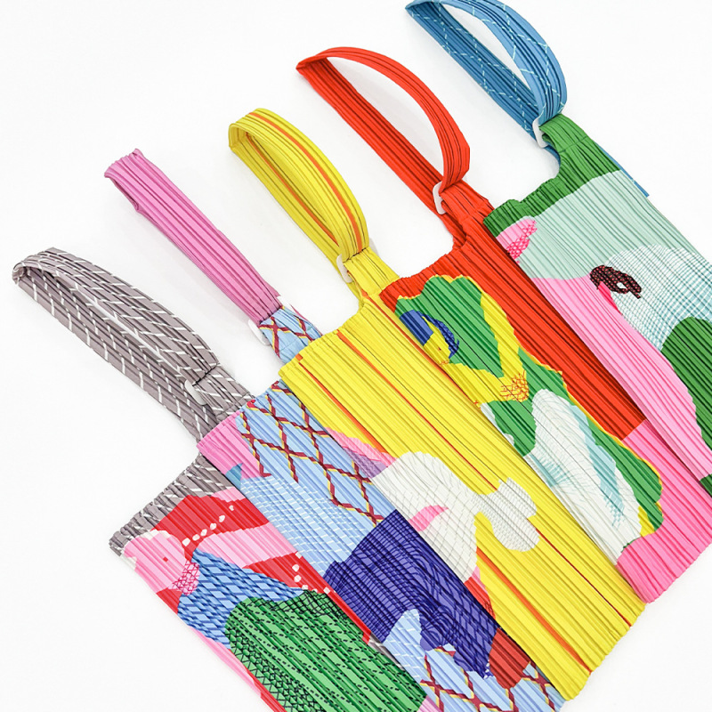 New Trendy Cool Head Pattern Square Pleated Shoulder Handbag High-Quality Fabric for Commuting on the Street Super Eye-Catching for Women New Trendy Cool Head Pattern Square Pleated Shoulder Handbag High-Quality Fabric for Commuting on the Street Super Eye-Catching for Women