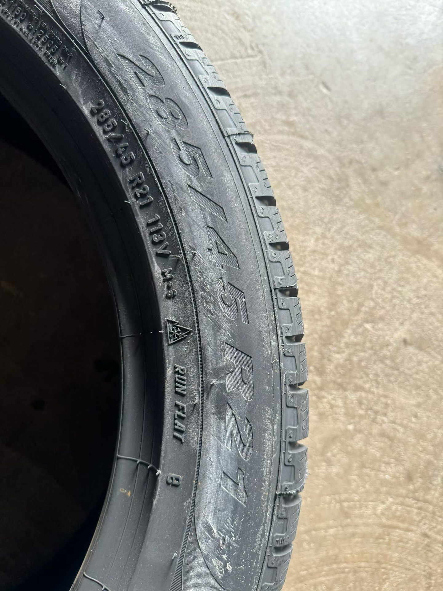Genuine Pirelli winter tires, imported from Germany, with run-flat technology, size 285/45R21, 113V, XL