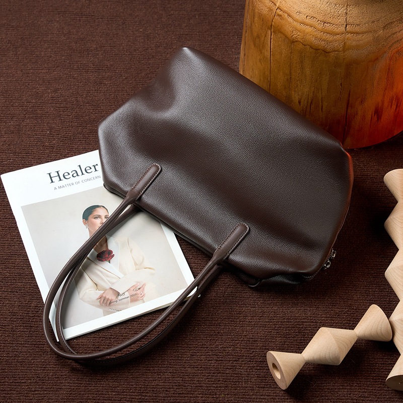 Large Capacity New Women's Luxury Handbag Shoulder Bag Casual Commuter High-End Top Grain Cowhide Underarm Tote Bag - Thumbnail 3