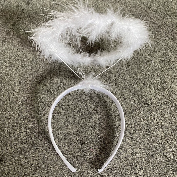 Ordinary feathers white