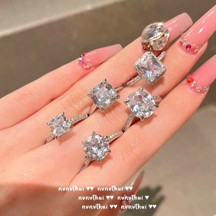 ����¶��ʹڌ�ʯ��ָ ���ŵĿ옷 �18K�� ���δ�����ʯ荽�