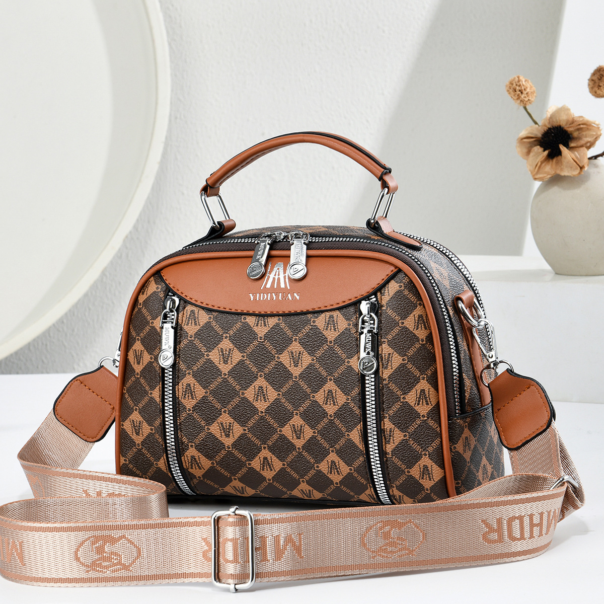 Moda exquisita pequeña bolsa de mano versátil, mochila de viaje casual, nueva bolsa de hombro de mujer, bolsas transfronterizas